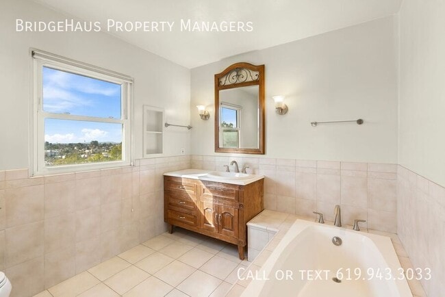 Building Photo - 4739 Hillcrest Ave