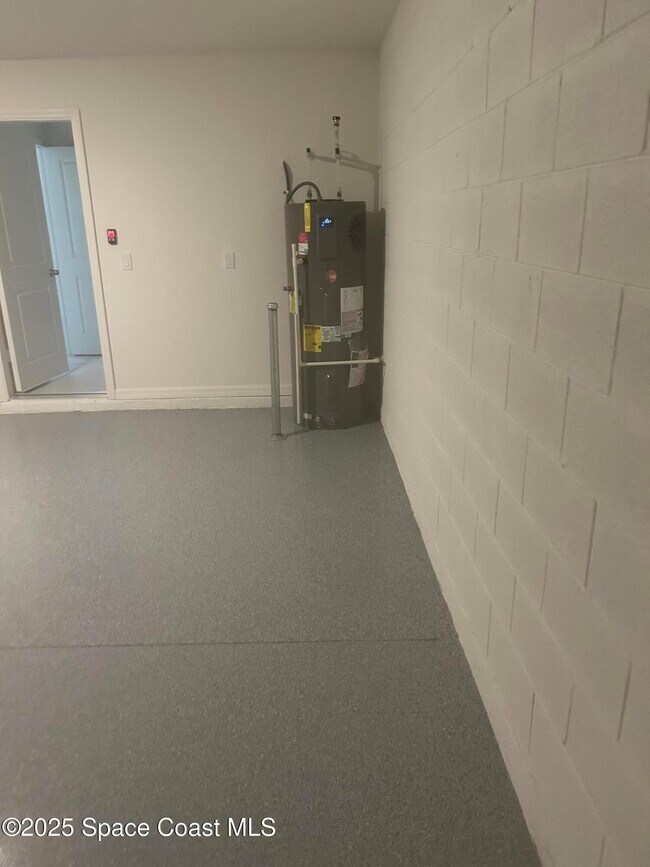 Building Photo - 641 Hugo SE Dr