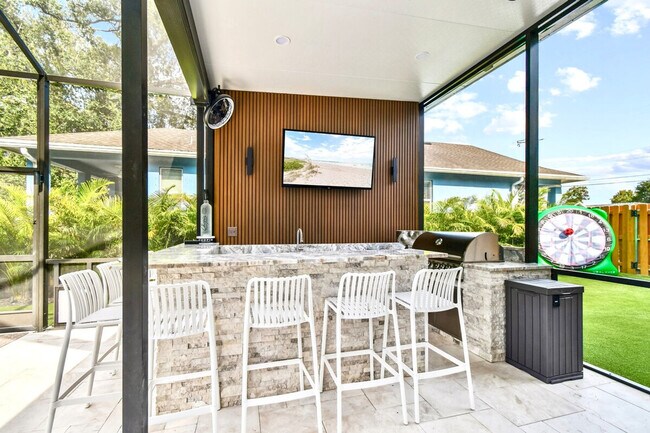 Building Photo - 109 W Hollywood St