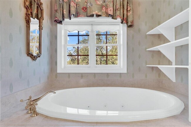 Building Photo - 200 S Interlachen Ave