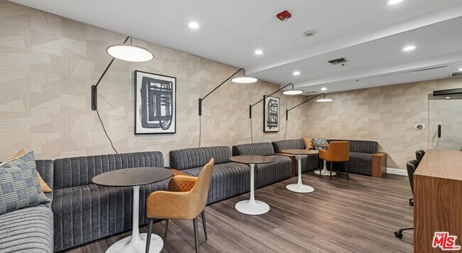 Building Photo - 290 N Hudson Ave