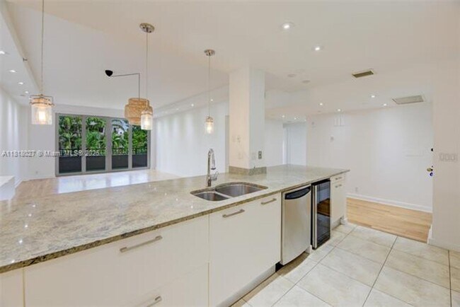 Building Photo - 151 Crandon Blvd
