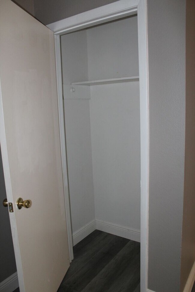 Building Photo - 2 bed Condo in Quiet Neighborhood