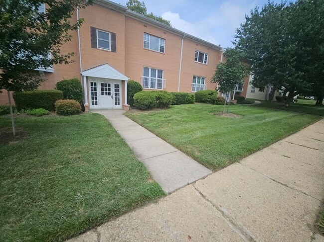 Building Photo - 2916 Peyton Randolph Dr