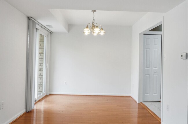 Building Photo - 5578 Burnside Dr