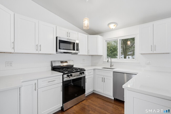 Building Photo - 4 Split Timber Pl