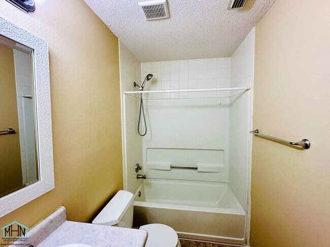 Building Photo - Charming & Move-In Ready 3-Bedroom Home wi...