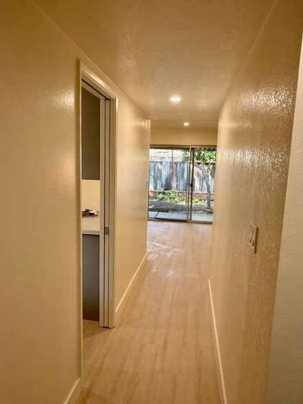 Building Photo - 2228 Capistrano Dr