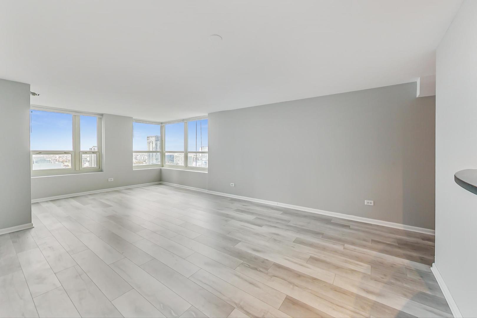 Building Photo - 345 N La Salle Dr