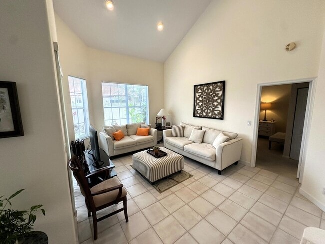 Building Photo - 77 Spyglass Way