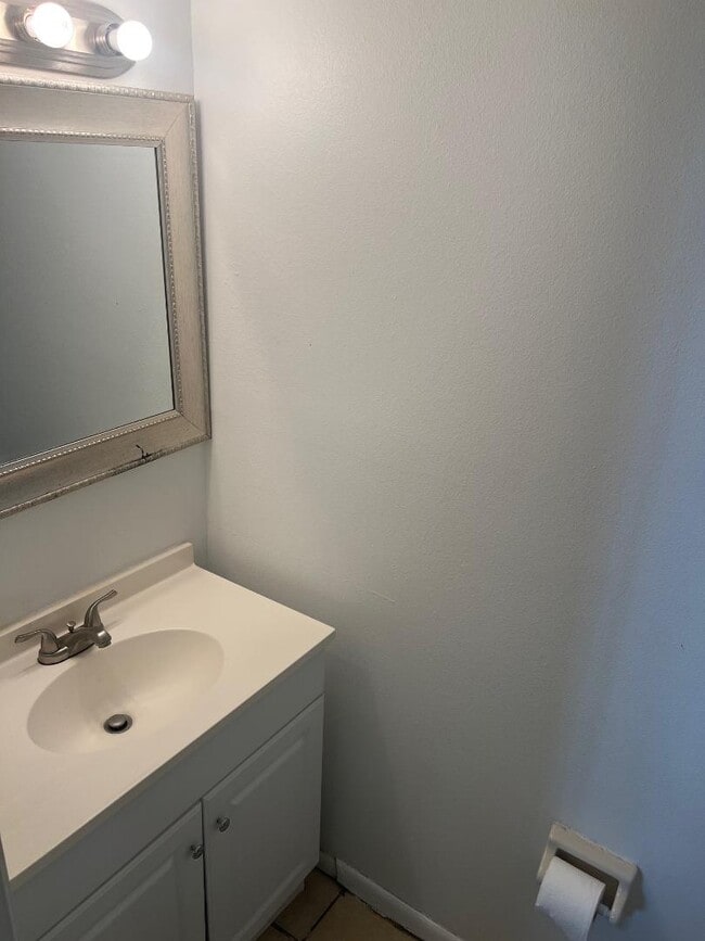 Building Photo - 12332 Villager Ct