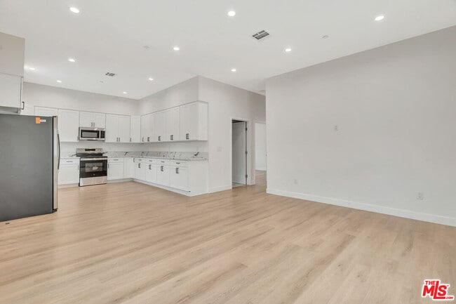 Building Photo - 11108 Norris Ave