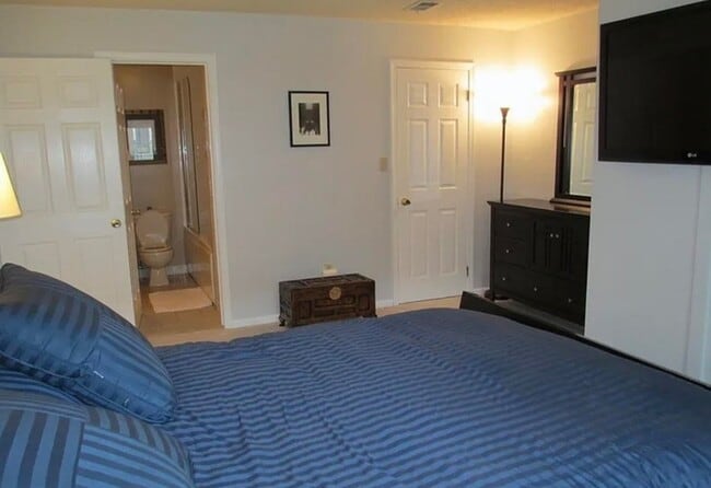 Building Photo - 29 Walnut St