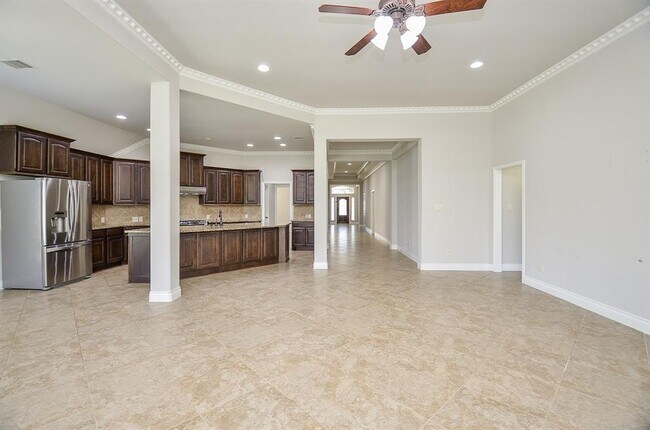 Building Photo - 27011 Cliff Pointe Ln