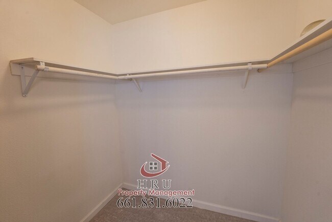 Building Photo - SW-4 bed/3 bath + pool house