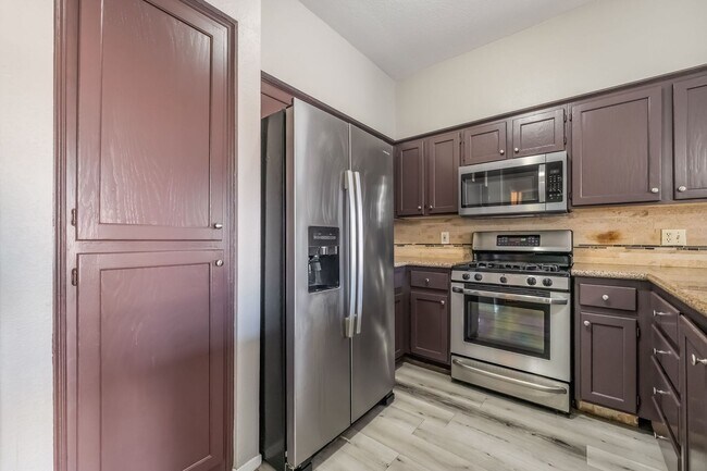 Building Photo - Stunning 4 bedroom home in Henderson with POOL!