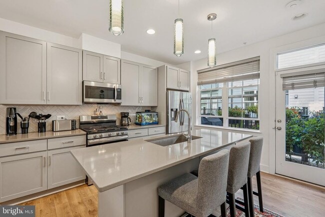 Building Photo - 11225 Beaker St