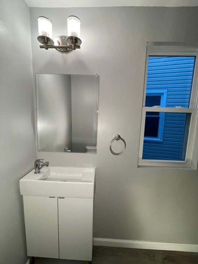 Building Photo - Experience Elevated Living in the Heart of Mt. Washington!