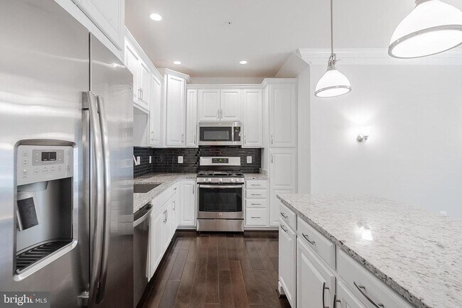 Building Photo - 23654 Hopewell Manor Terrace