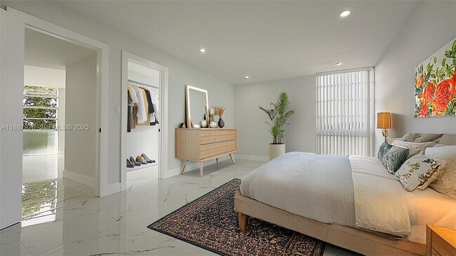 Building Photo - 3301 N Country Club Dr