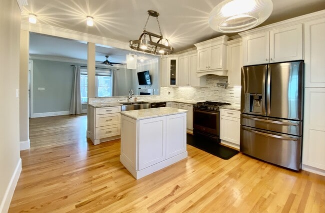 Building Photo - 305 Mallard Ave