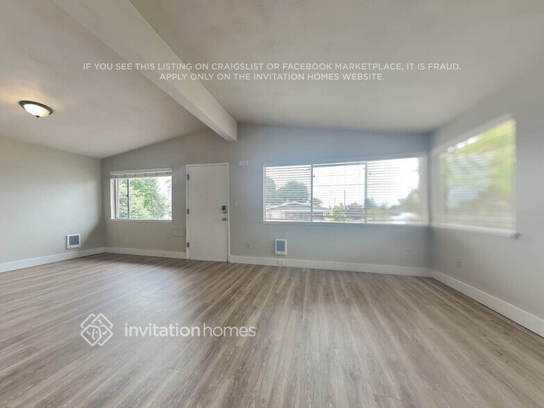 Building Photo - 1131 Lenore Dr