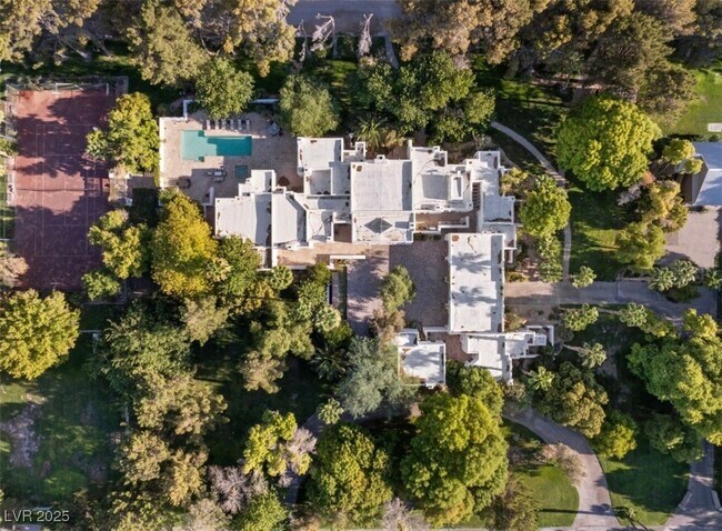 Building Photo - 7330 N Rainbow Blvd