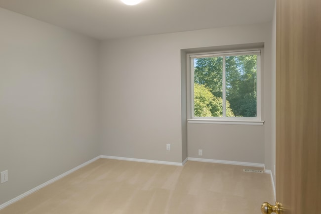 Building Photo - 3 bedroom home in Convenient Silverdale Location!