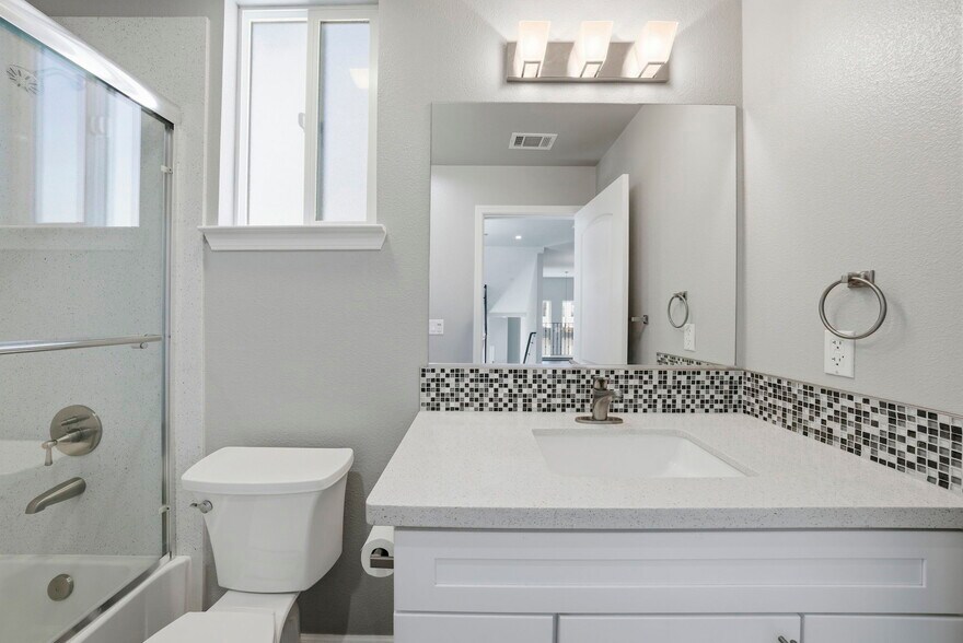 Building Photo - 817 Estancia Ter