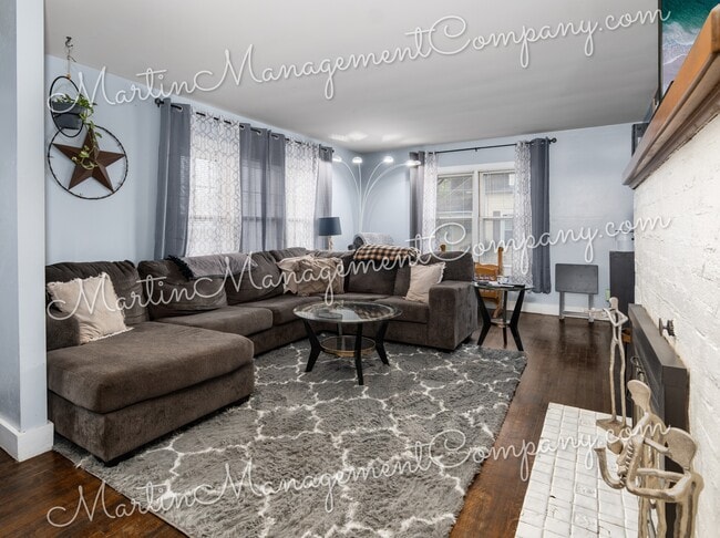 Building Photo - 906 S Barrett Ave