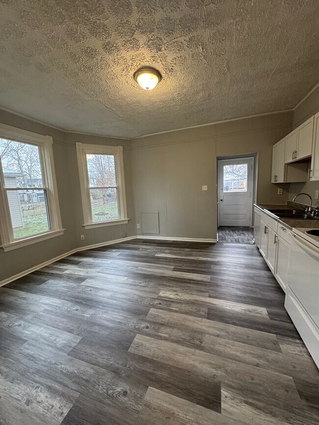 Building Photo - 721 Ross Ave