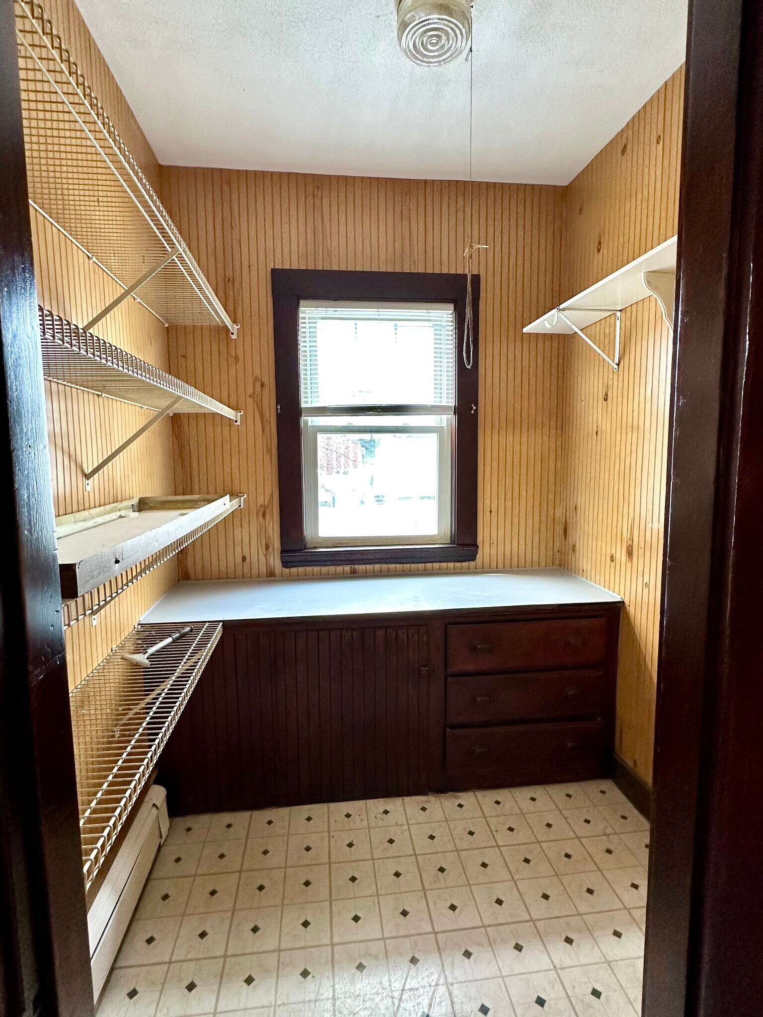 Building Photo - 505 Main St