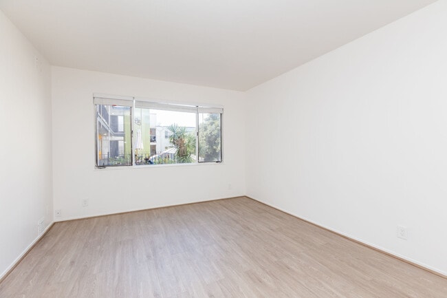 Building Photo - 429 Bellevue