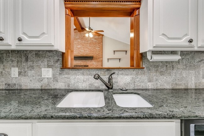 Building Photo - 1309 Fox Lake Ln