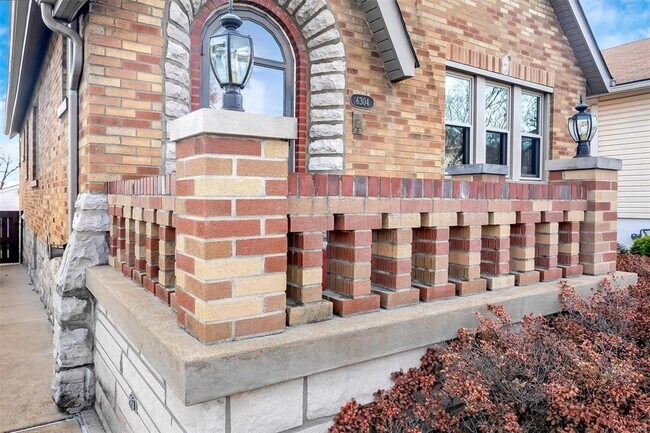 Building Photo - 6304 Bradley Ave
