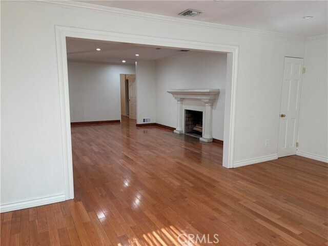 Building Photo - 11246 Lull St