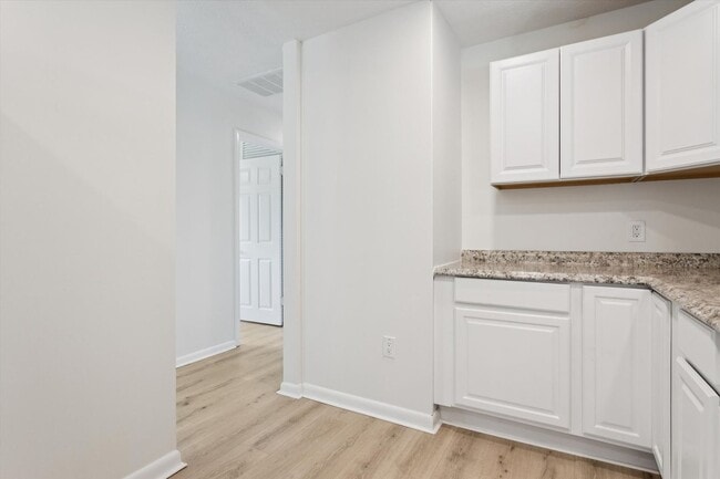 Building Photo - 13A Colberts Ln