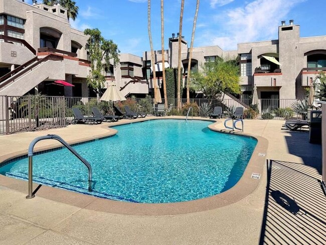 Building Photo - 2601 S Broadmoor Dr
