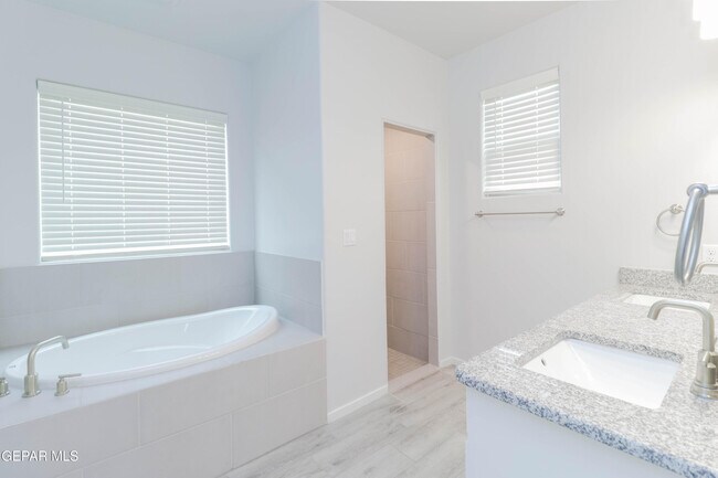 Building Photo - 12832 Haxby St