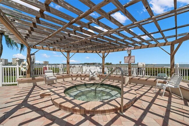 Building Photo - 6219 Palma Del Mar Blvd S
