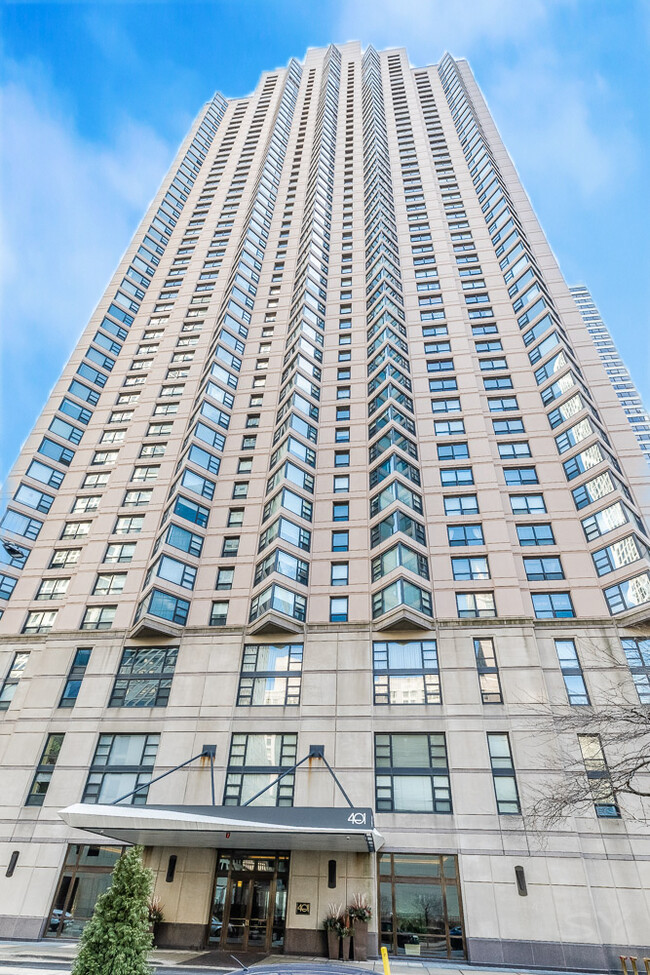 Primary Photo - 401 E Ontario St