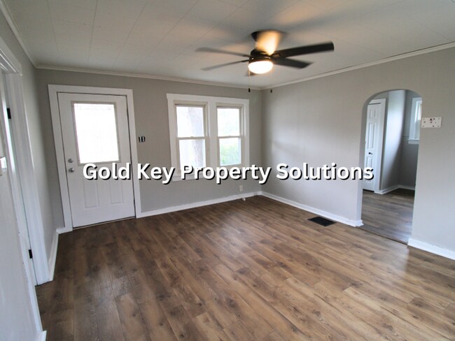 Building Photo - MUNCIE 1 BR 1 BA House with Central Air and Fenced Backyard (NO SECTION 8)