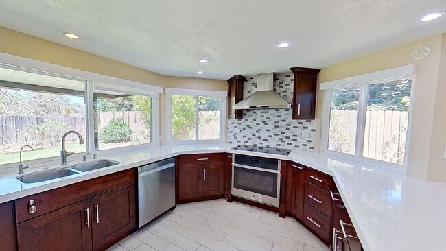 Building Photo - 1825 Celeste Ln