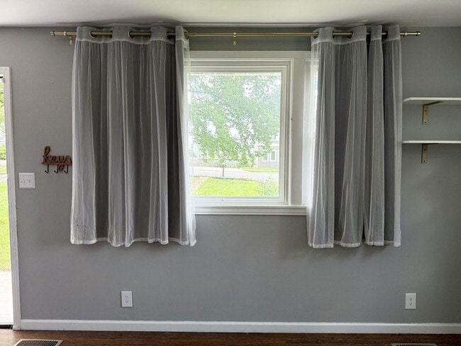 Building Photo - Charming 2 Bedroom, 1 Bath house in the he...