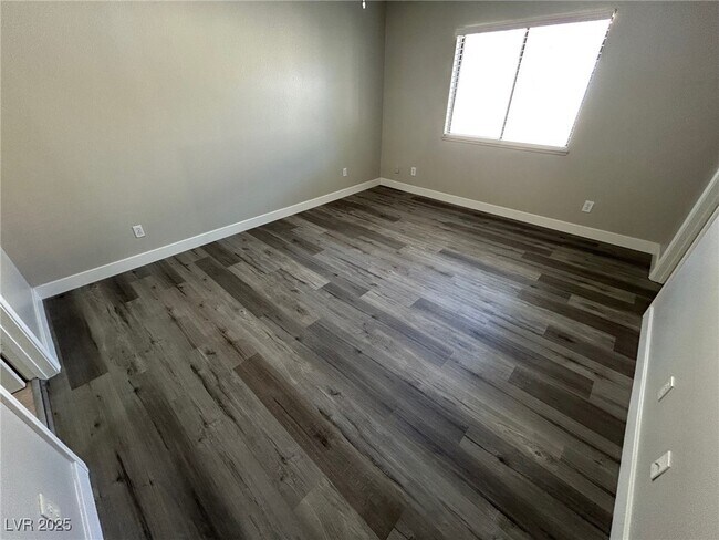 Building Photo - 5576 W Rochelle Ave.