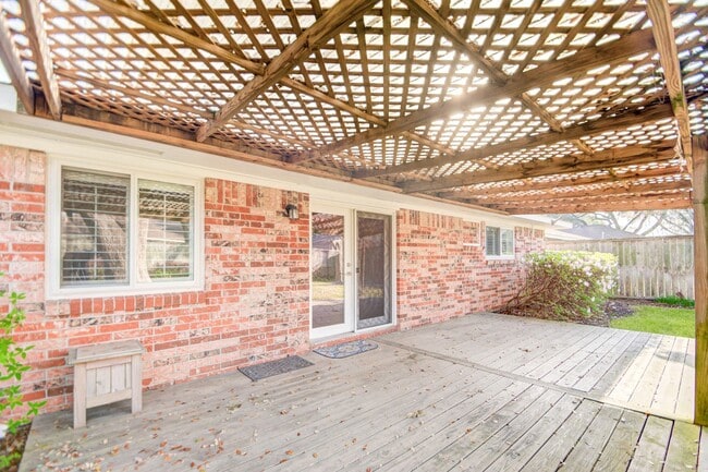 Building Photo - Beautiful 3 Bedroom 2 Bath Home in Meyerla...