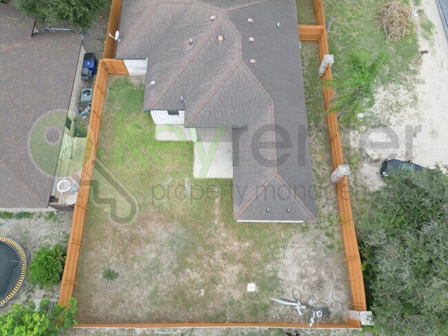 Building Photo - Beautiful 3b /2 bath home in McAllen