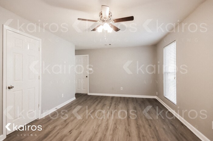 Building Photo - 25625 Chestnut Ln