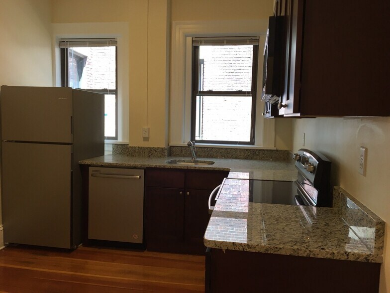 Building Photo - 1463 Beacon St