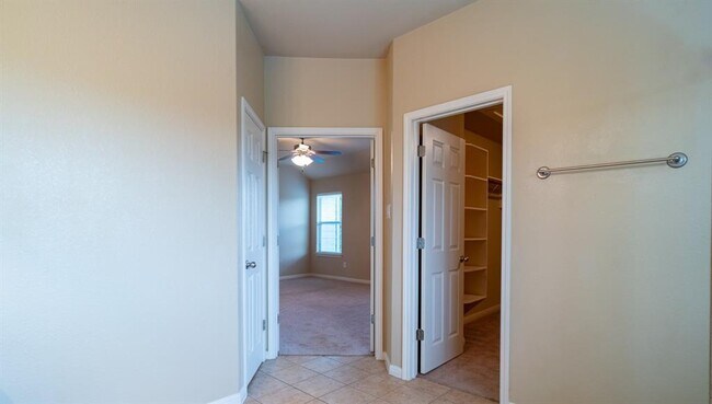 Building Photo - 2301 Giddens Dr